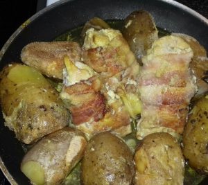 Kana liha peruna olut pata.muhinu monta tuntia uunissa.